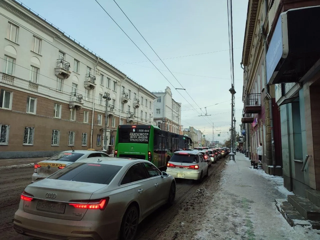Иркутск встал в 10-балльных пробках вечером 30 октября