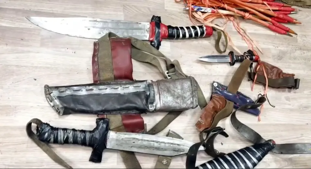 У пенсионера из Черемхово изъяли самодельные мечи, арбалеты и обрез