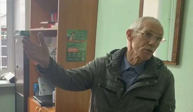 В Киренске сосед разбил арматурой машину из-за спора о парковке