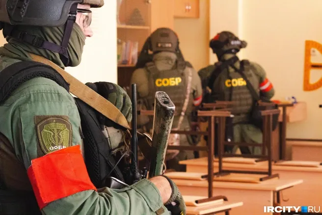 В Иркутске силовики провели учения со штурмом гимназии № 25