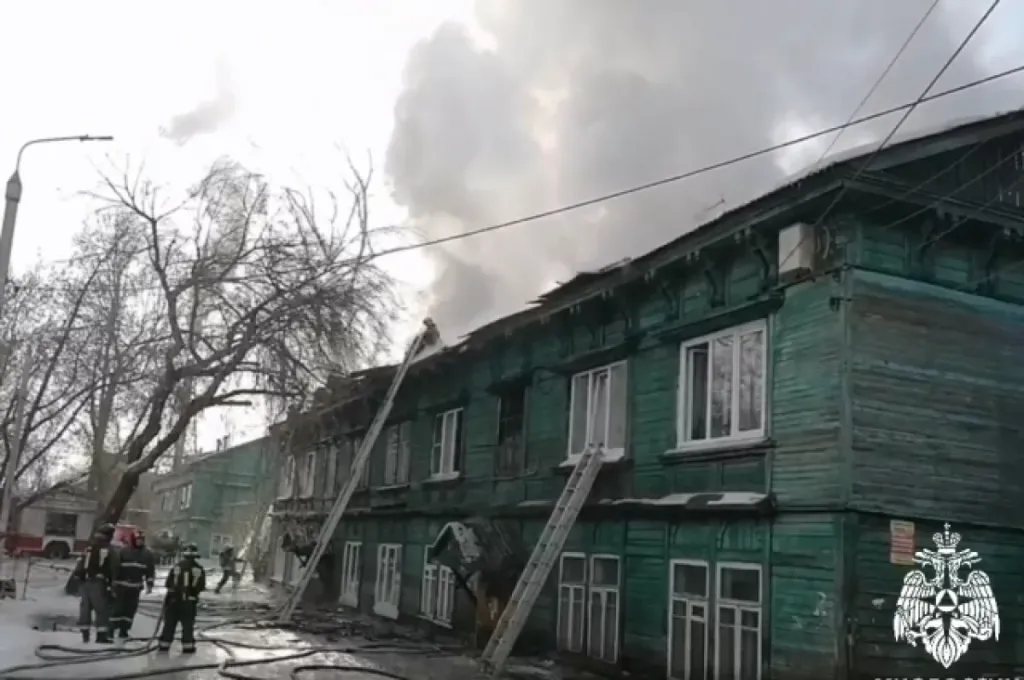 В Иркутске на Дальневосточной загорелась квартира на 90 «квадратах»