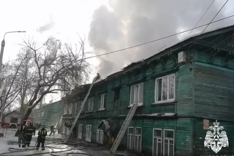 В Иркутске на Дальневосточной загорелась квартира на 90 «квадратах»