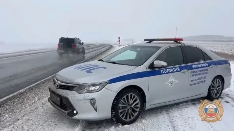 Снегопад в Приангарье: на трассы вывели резервные экипажи ДПС