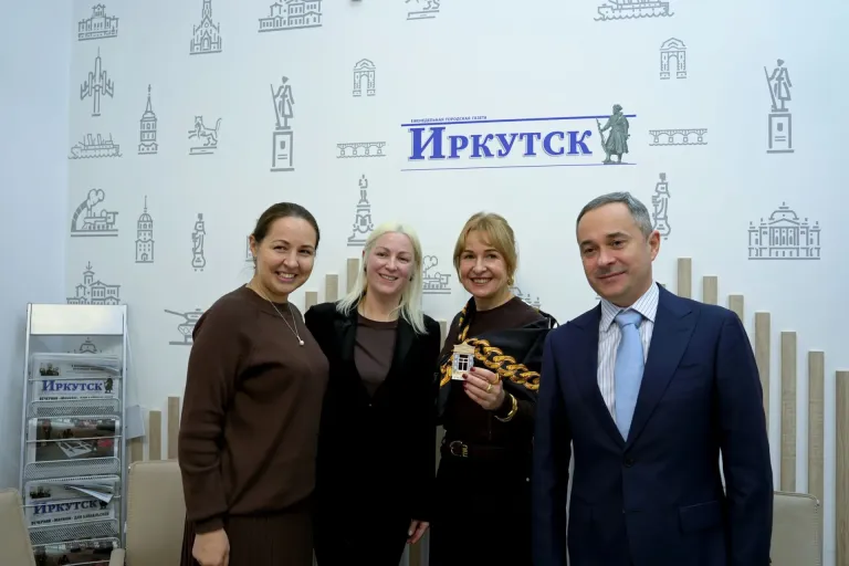 В сквере Кирова Иркутска поставят новую 30-метровую елку с бабром