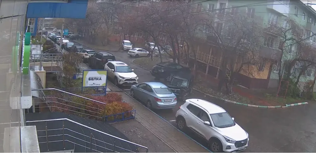 В иркутском Академгородке водитель на скорости въехал во встречную машину