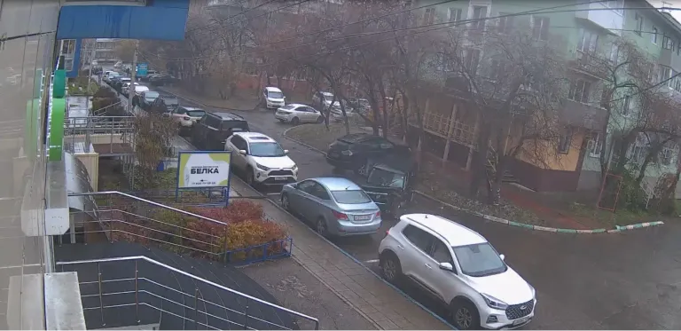 В иркутском Академгородке водитель на скорости въехал во встречную машину