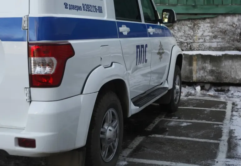 В Иркутске трое избили мужчину во дворе, полиция нашла участников